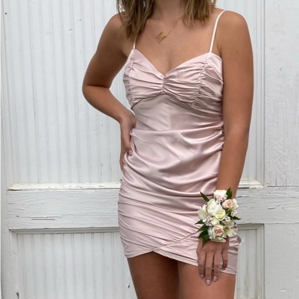 Light pink body con dress. Size Small